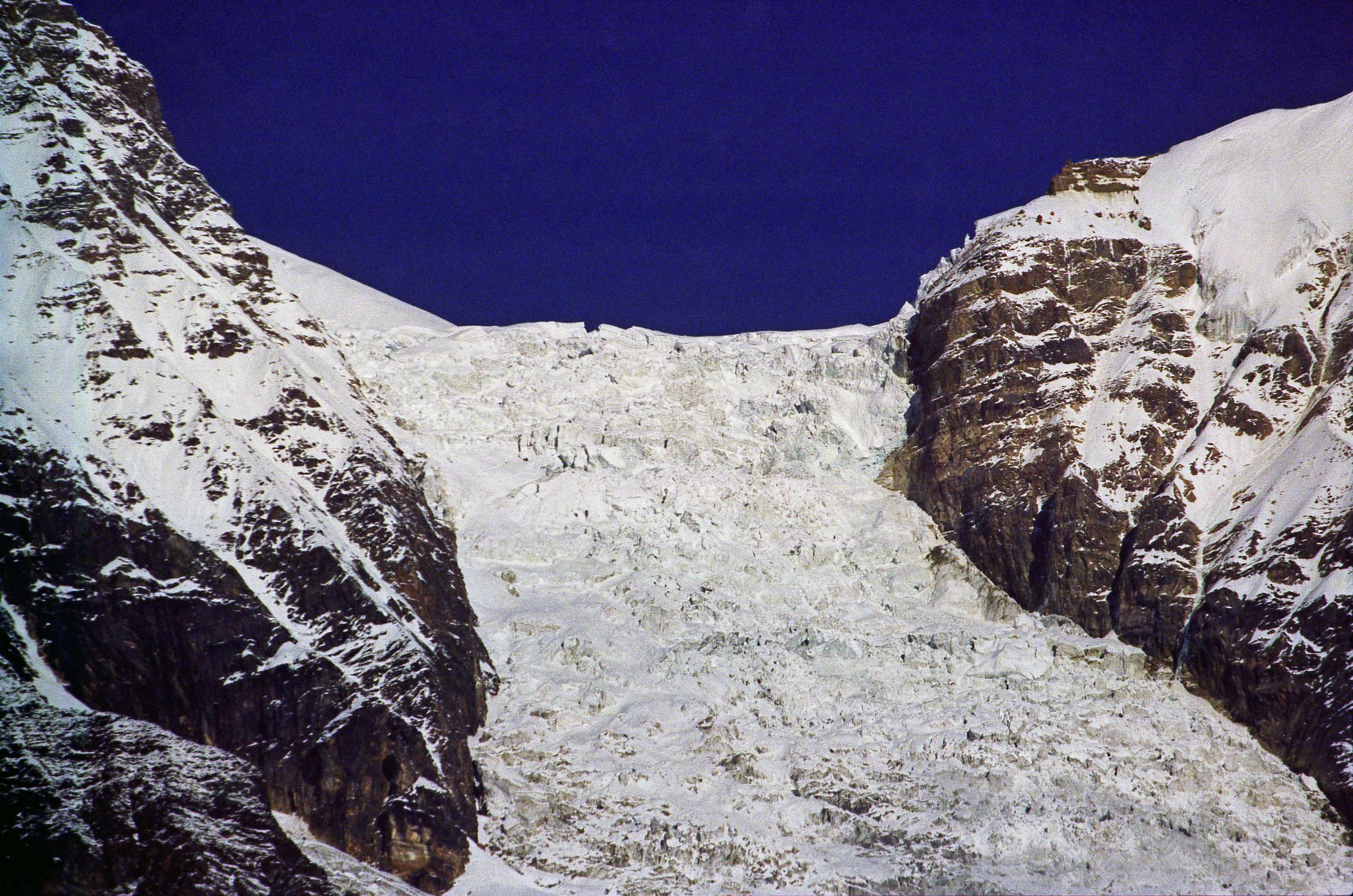 409 Dhaulagiri Icefall Close Up Early Morning From Lete 